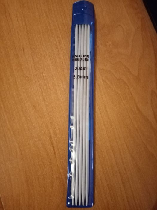 Пряжа меринос шерсть, крючки для вязания, спицы, бусины, пуговицы