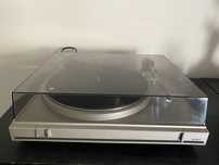 Gira Discos AIWA D35 + Synthesizer