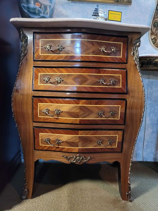 Pequena cómoda estilo Luis XV - óptimo estado e qualidade
