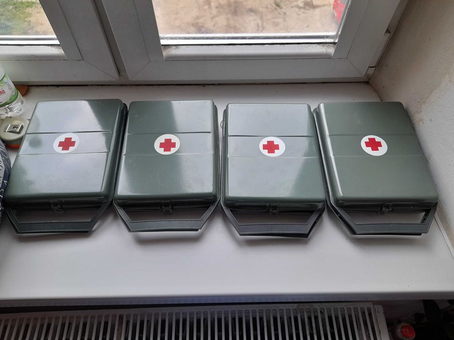 Apteczka BN 74/5949-01 B samochodowa, wojskowa, cena za sztukę