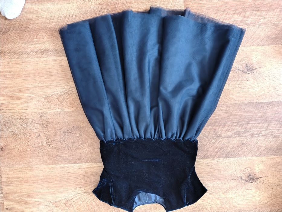 Elegancka granatowa sukienka r. 122