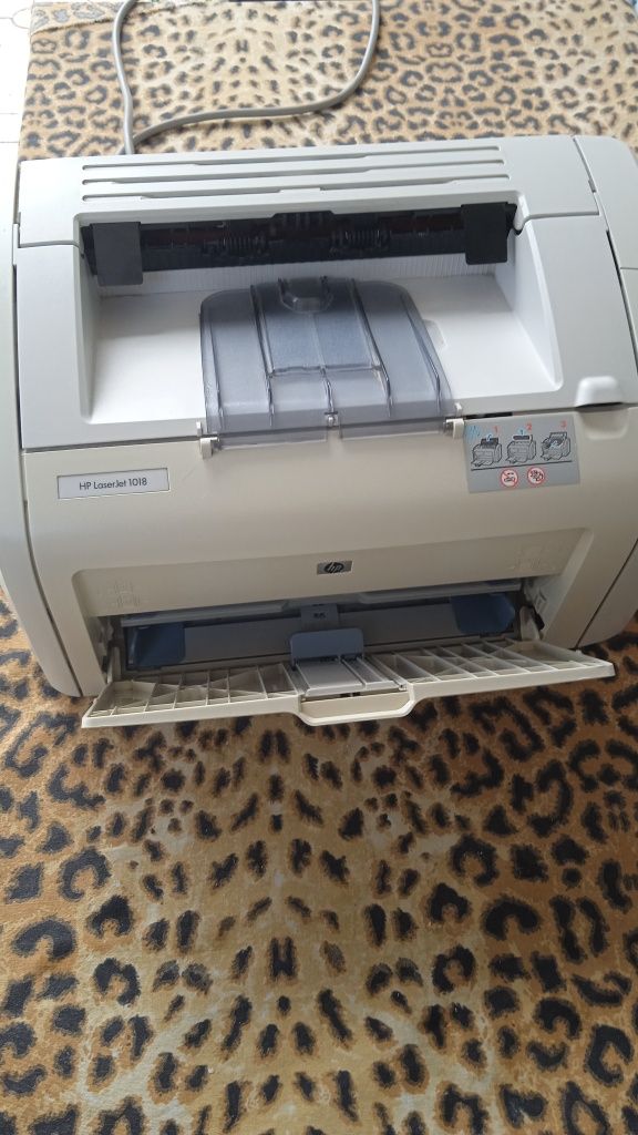 Лазерний принтер laserjet 1018 б/у