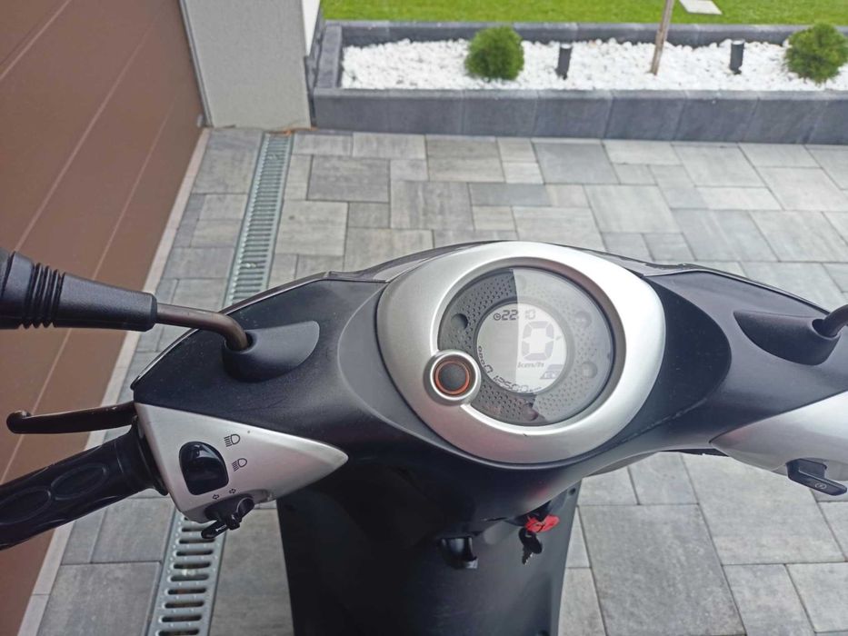 Skuter Yamaha Neos YN50 z 2010 roku z Austrii.