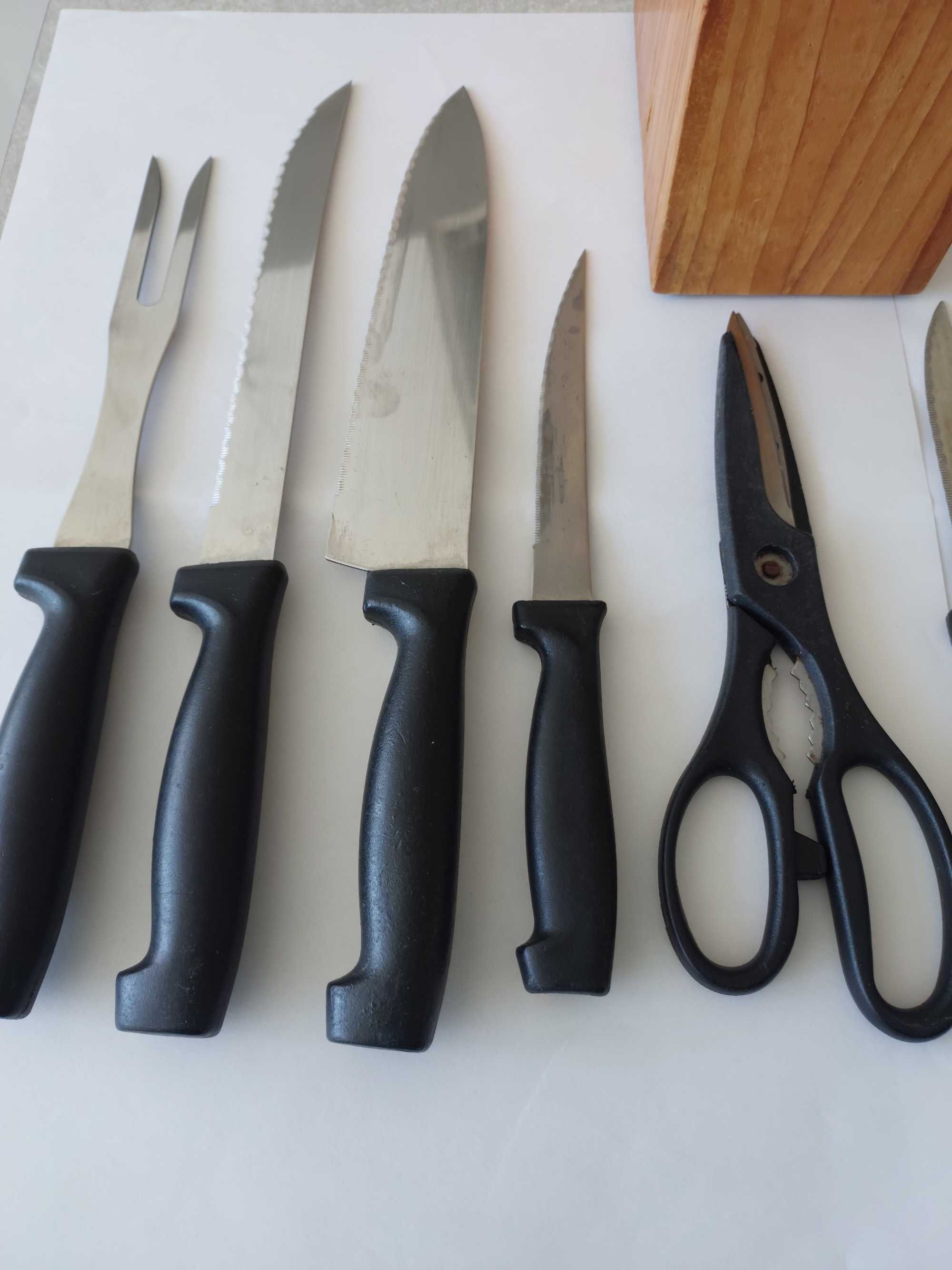 Набір ножів  і ножниці