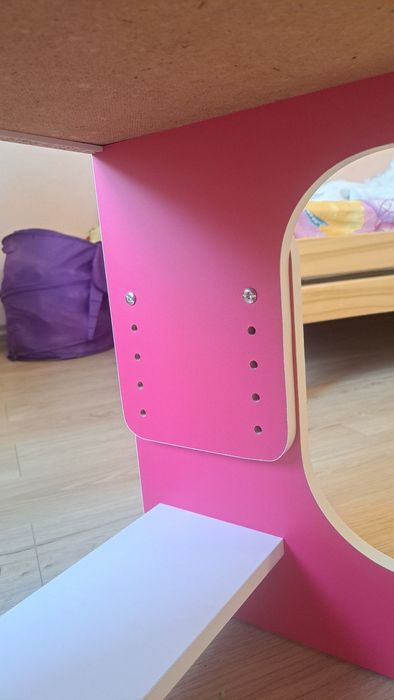 Дитяча парта.З регулюванням.