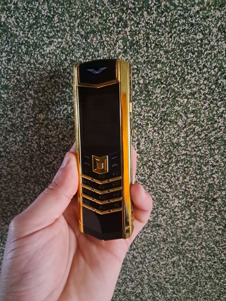 Мобільний телефон VERTU Signature новий