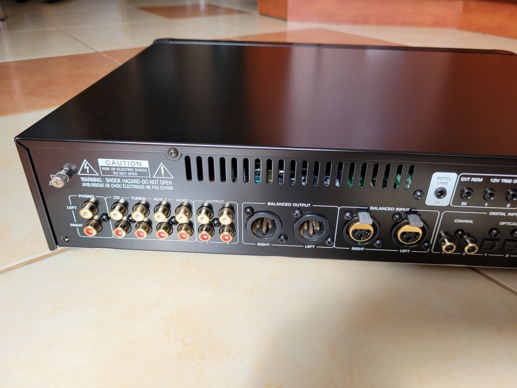 Przedwzmacniacz ROTEL RC-1570