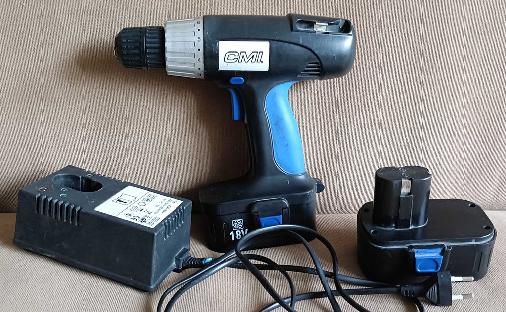 Wiertarko-wkrętarki CMI CCD10180T8 z 2 akumulatorami  18V i ładowarką