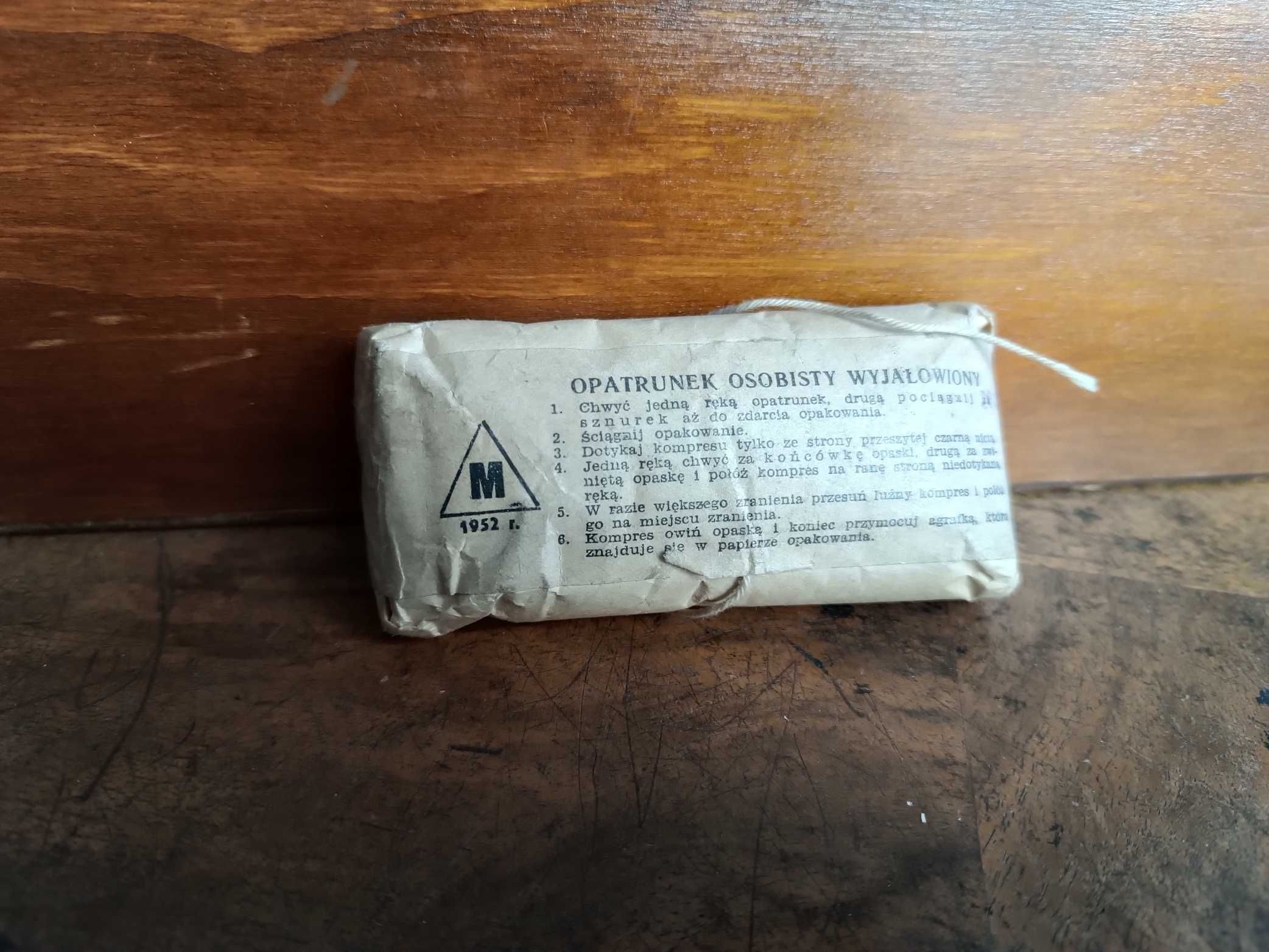 Opatrunek osobisty wyjałowiony wojsko armia 1952r.