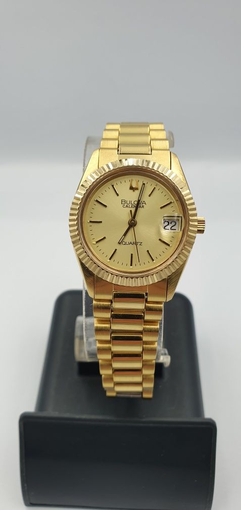 Vintage Bulova Calendar Quartz - gold - Datejust