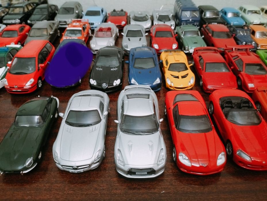 Моделі автівок в маштабі 1:43