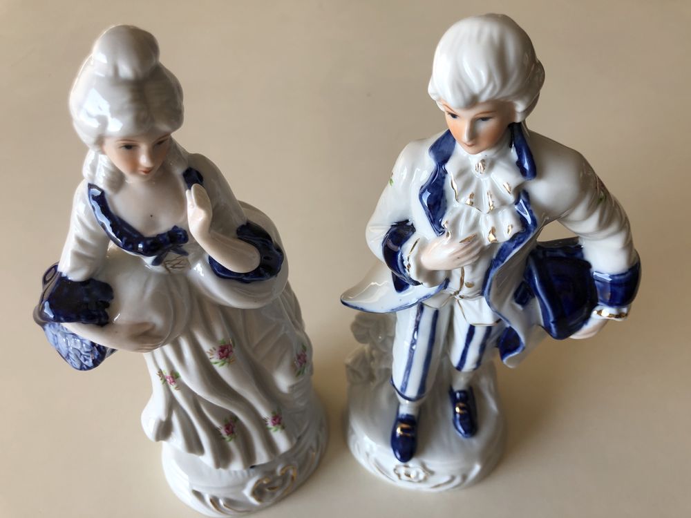 Duas figuras em porcelana