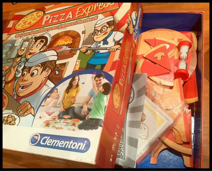 3 Jogos de Tabuleiro ‘Twister’, ‘Mega Fun Cubes’, ‘Pizza’ .
