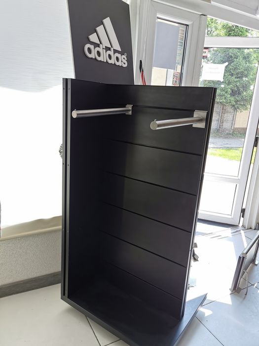 Gondola półki Space Wall do garderoby shop wall