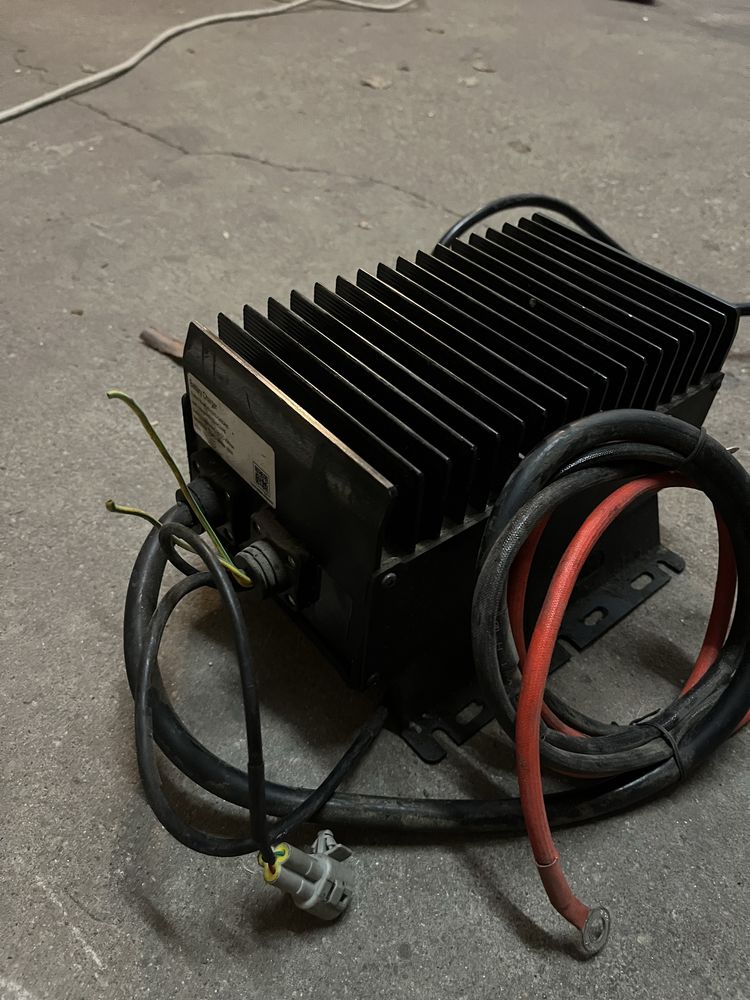 Prostownik,ładowarka Genie 24V 25A