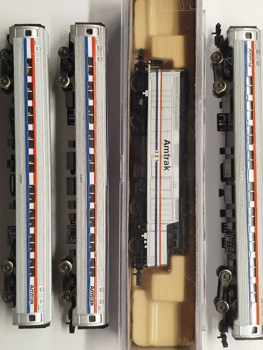 Amtrak F40PH skala N, Walthers Life-Like Trains (wagony gratis)