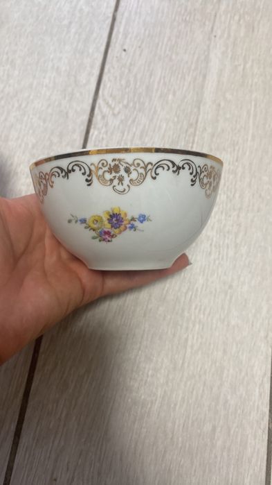 Порцелянові чашки, посуда
