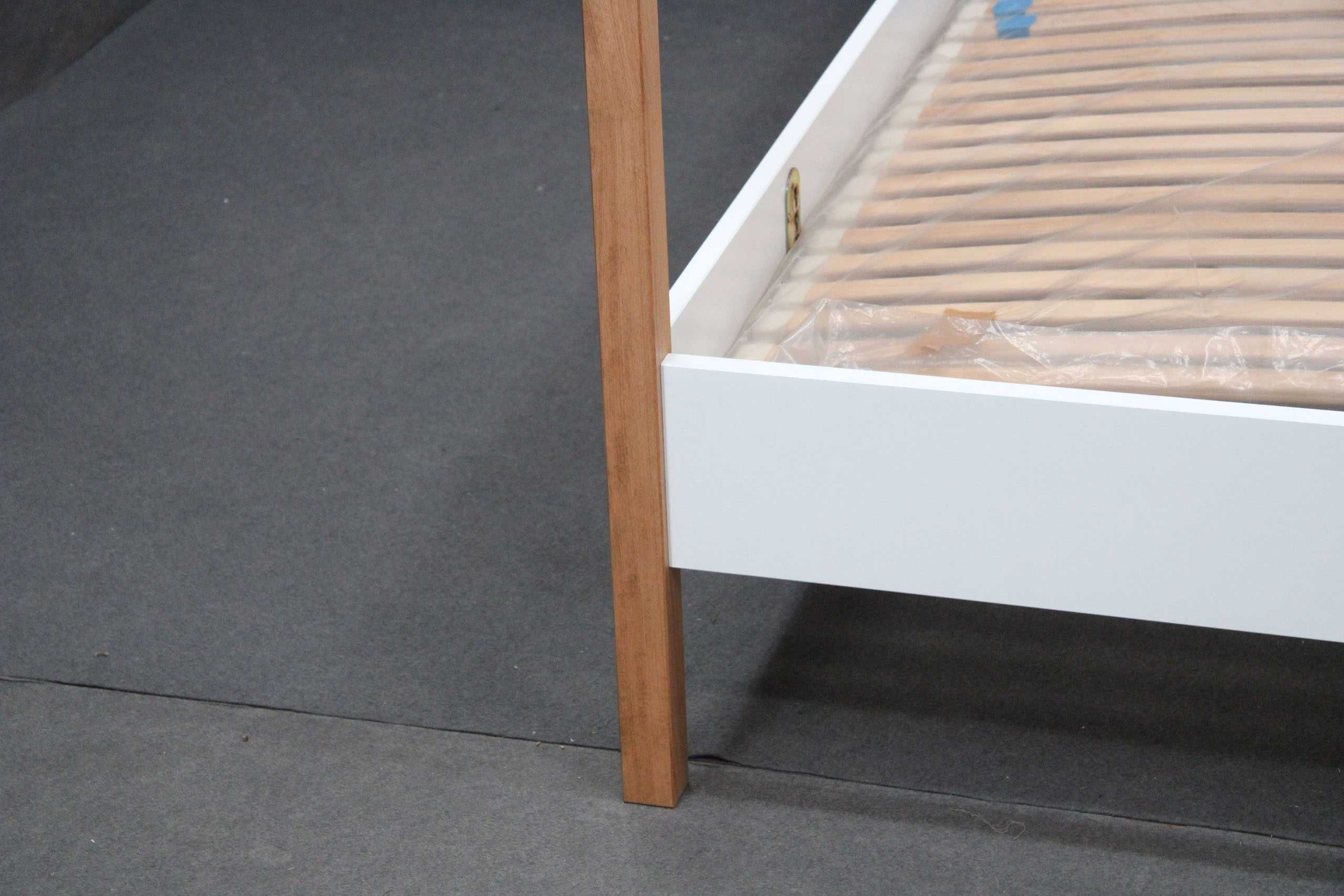 Łóżko MDF 140x200 rama biała z elementami dębowymi BGM24.pl B 8669