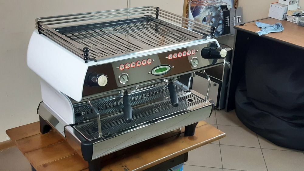 Профессиональная кофемашина La Marzocco GB 5, fb80,2 поста 2 gr группы