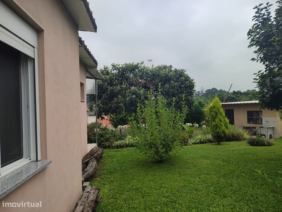 4 casas com tipologias T1, em terreno de  692m2,  à Marina do Freixo