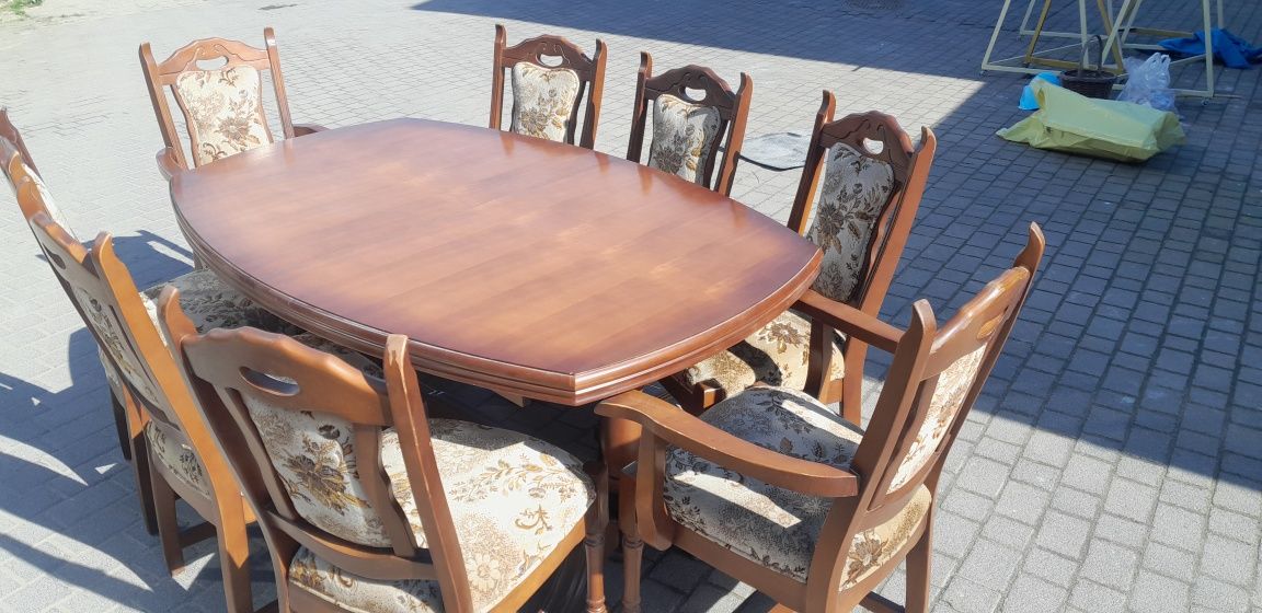stół rozkładany 8 krzeseł mało używany