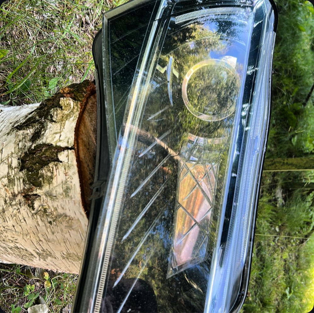 Lampa przednia Superb III kompletna  nie naprawiania