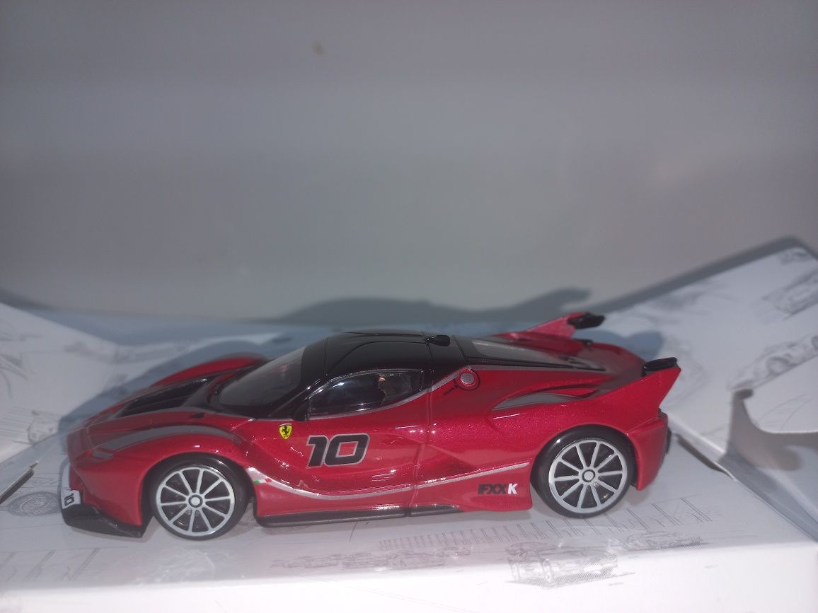 Bburago Ferrari FXX K, skala 1:43,race&play