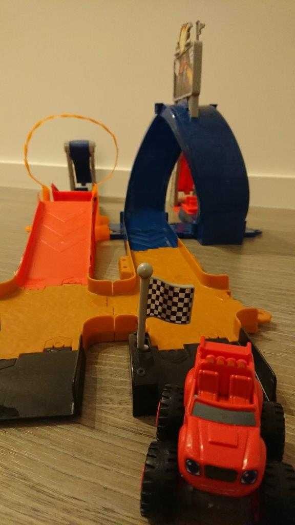 Pista de carros “Blaze e as Monster Machines” (+3)