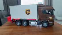 Bruder 3582 Logistic Scania UPS z wózkiem widłowym