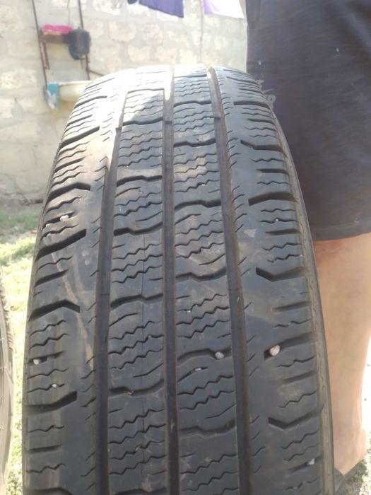 Продам резину 16R