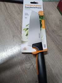 Nóż Fiskars Santoku