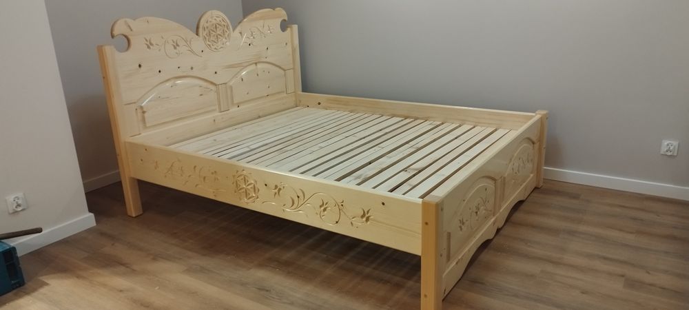 Łóżko góralskie rzeźbione