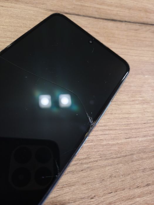 POCO X5 5G 256 GB uszkodzona szybka
