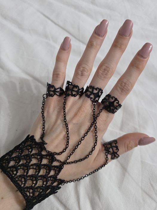 Czarna ozdoba na dłoń bransoletka pierścionki zestaw pierścionków goth