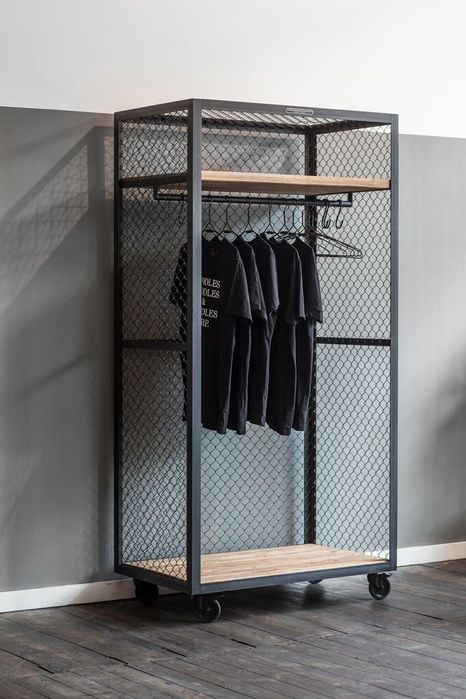 Вироби з металу та дерева у стилі лофт. Вуличні меблі