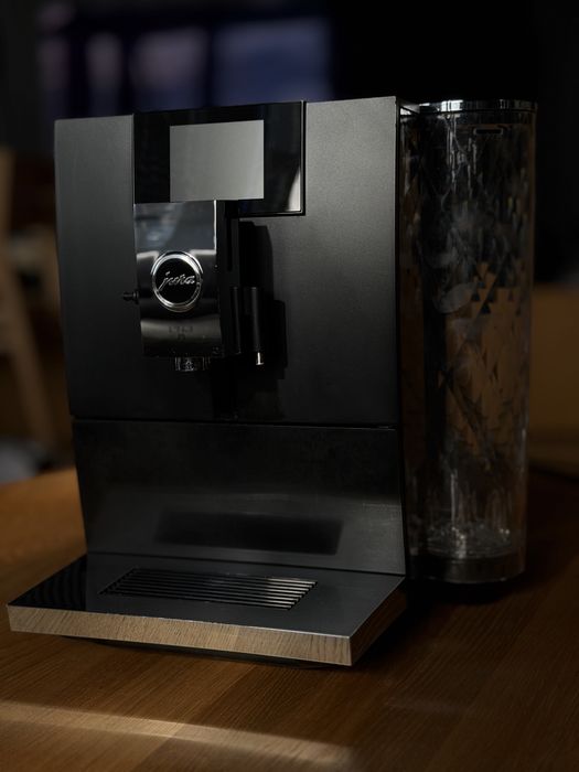 Ekspres do kawy Jura ENA 8 – czarny (Piano Black)