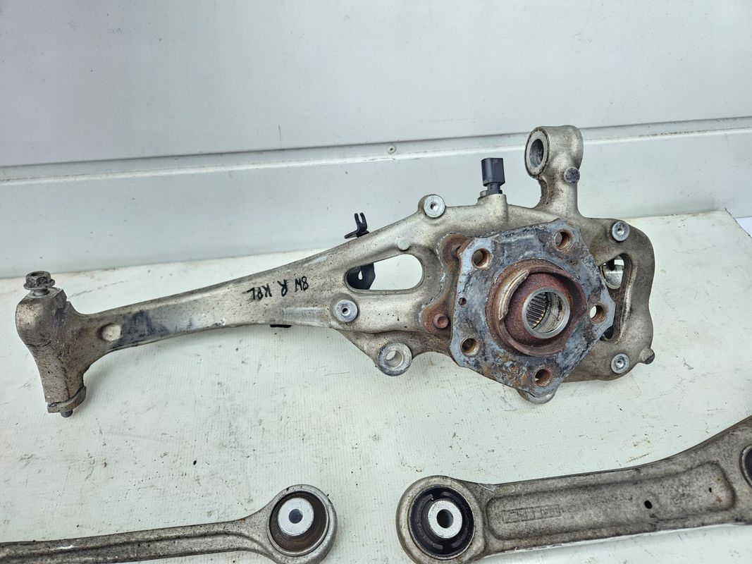 Zwrotnica Prawa Przednia Prawy Przód Audi A4 B9 A5/8w Wahacze Komplet