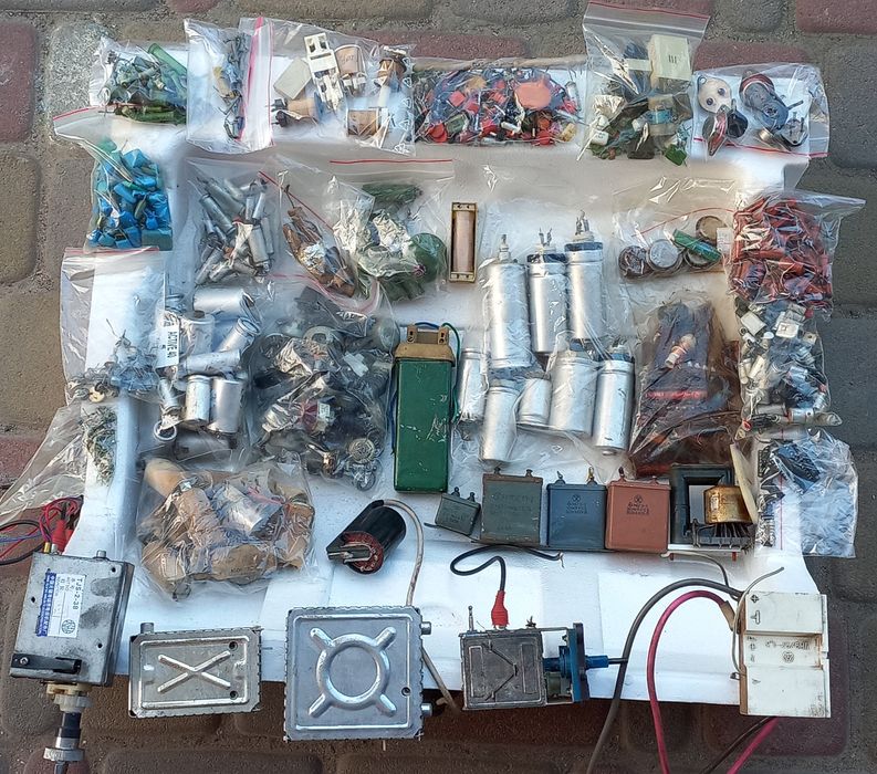 Динамики, резисторы,  мини трансформаторы, блоки