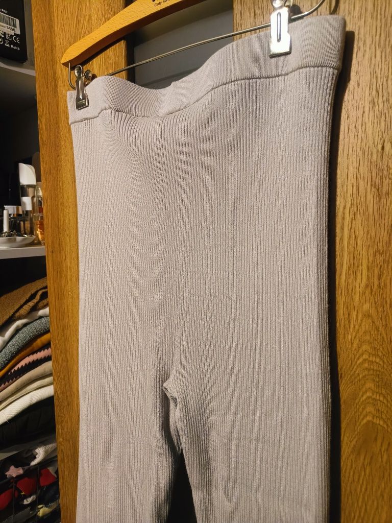 Prążkowane legginsy z paskiem pod stopą h&m L