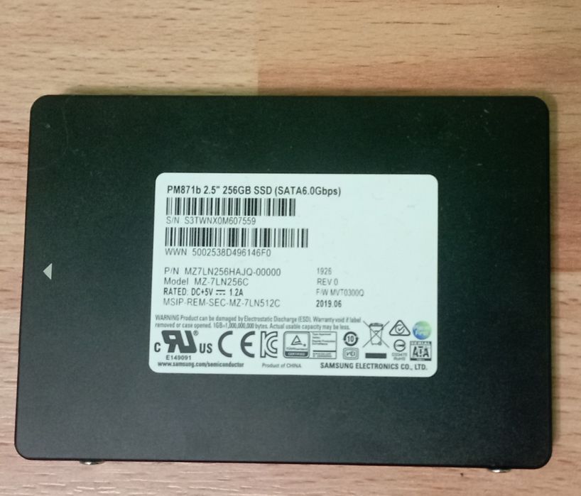 Жосткий диск Samsung pm871b 2.5 256gb ssd sata 6.0gbps