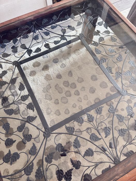 Mesa de centro quadrada em madeira, aço e vidro