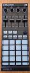 Traktor Kontrol F1 - Controlador para DJ