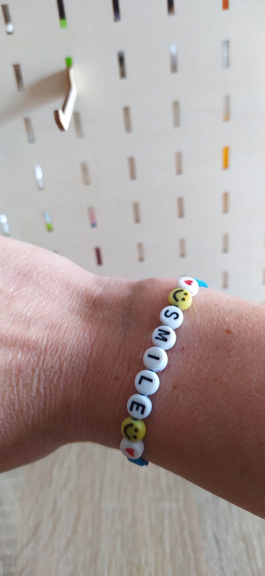 Bransoletka handmade niebieska z napisem smile ręcznie robiona