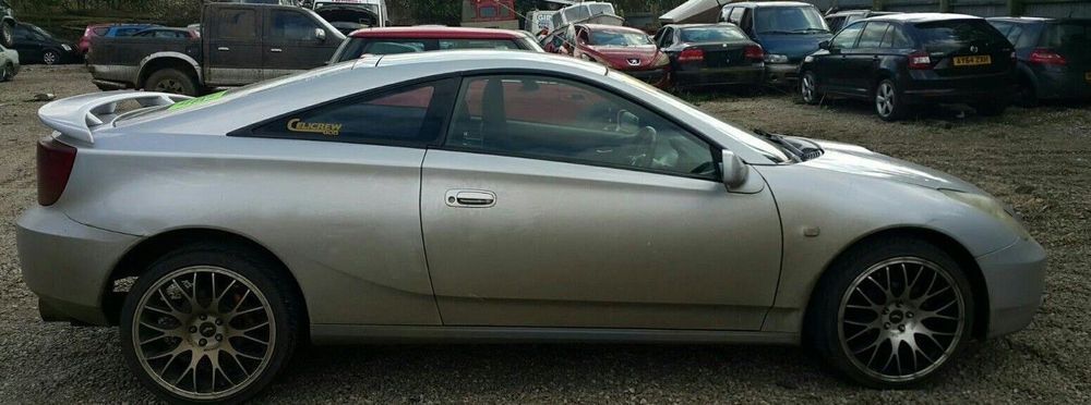 Toyota Celica 1.8 VVT-i de 2001 disponível para peças