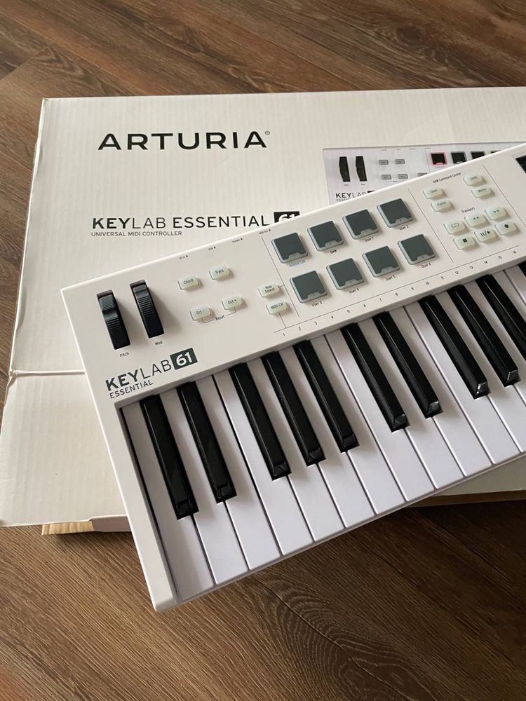 MIDI - клавіатура Arturia KeyLab Essential 61 (White)