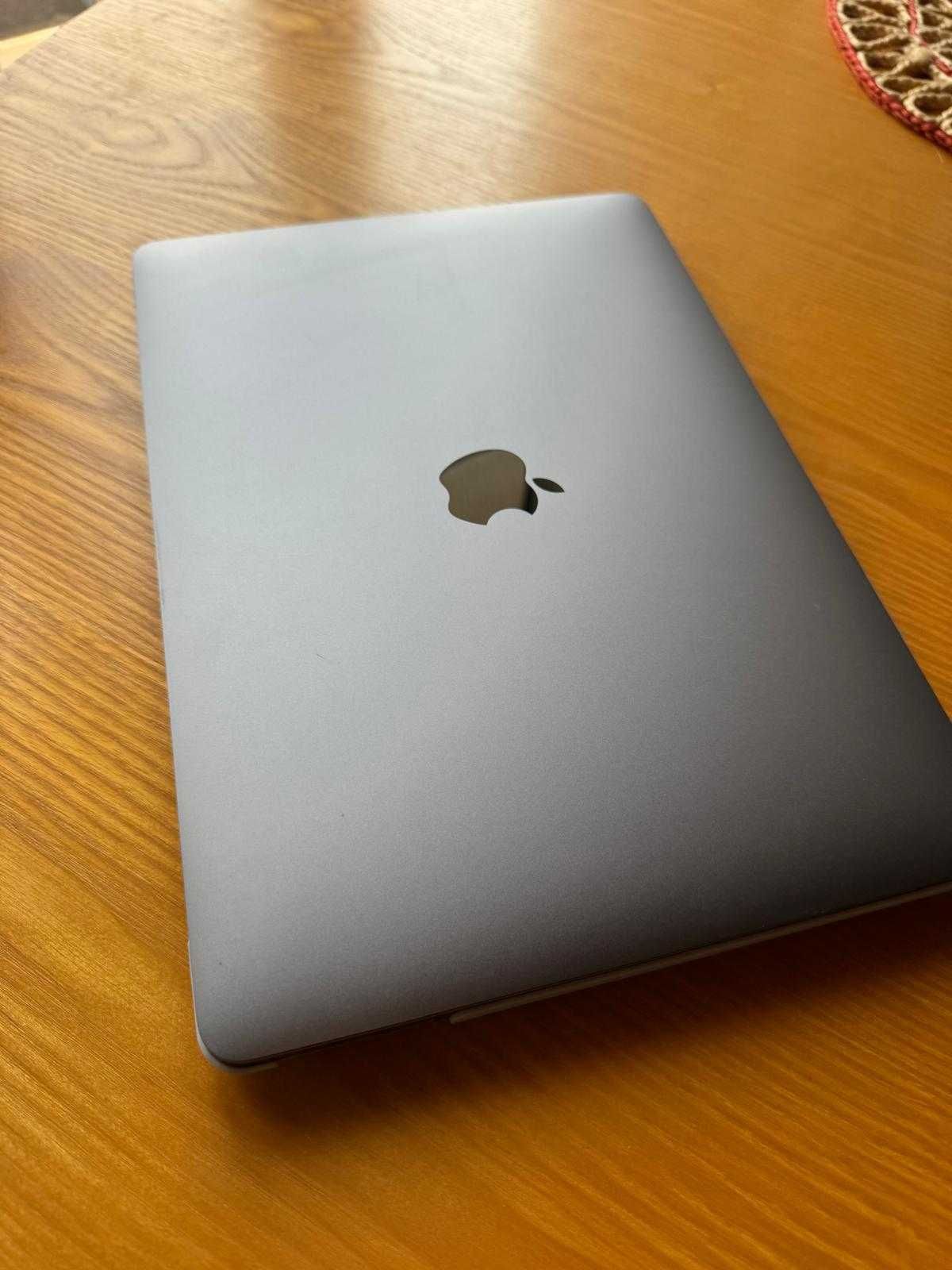 MACBook PRO Apple 13-13.9''