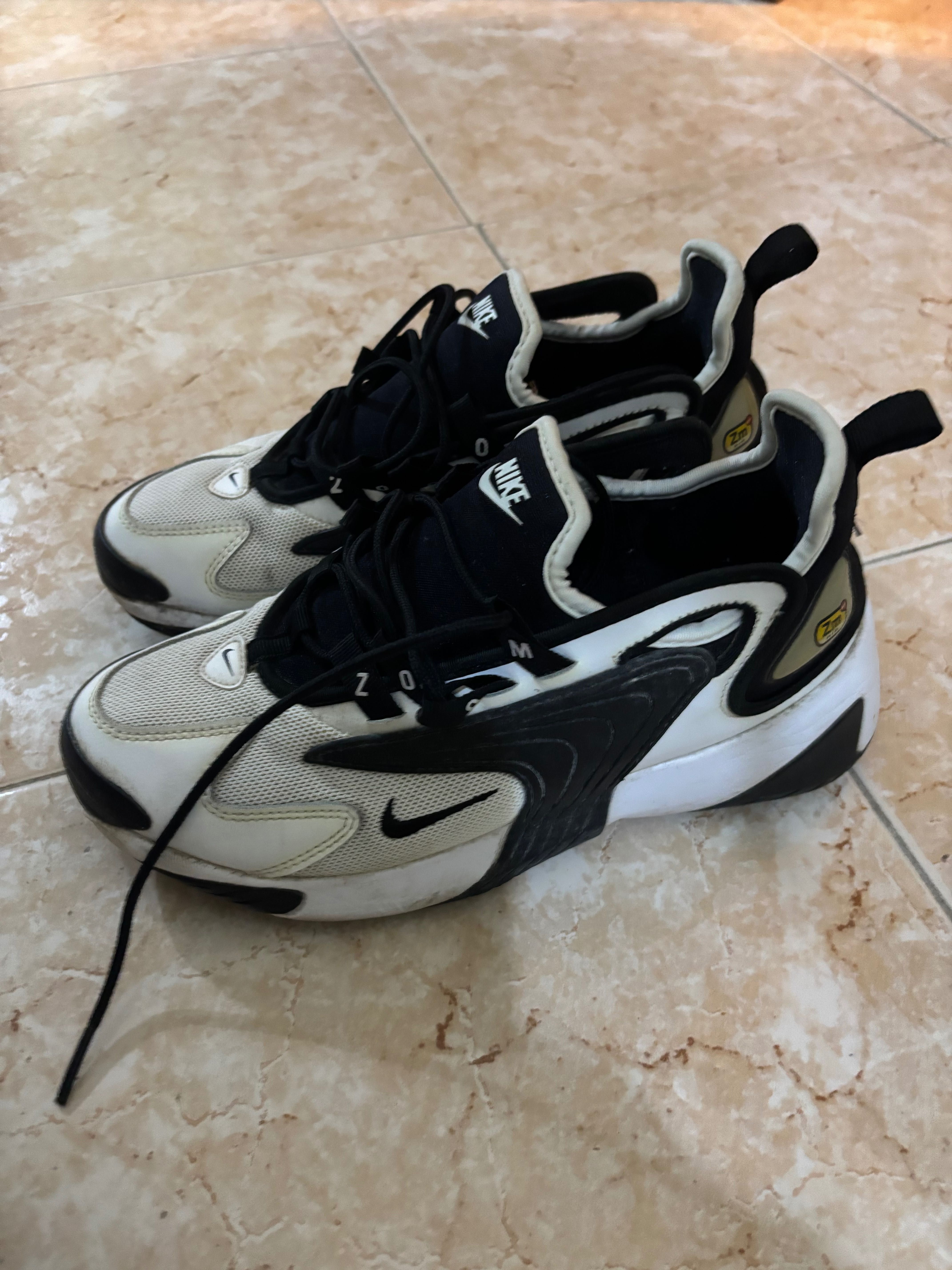 Nike zoom 2k.  38,5 Euro