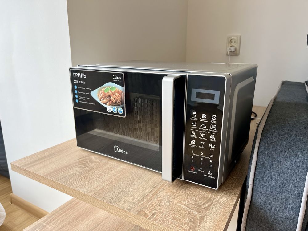 Мікрохвильова піч гриль Midea EG820CXX