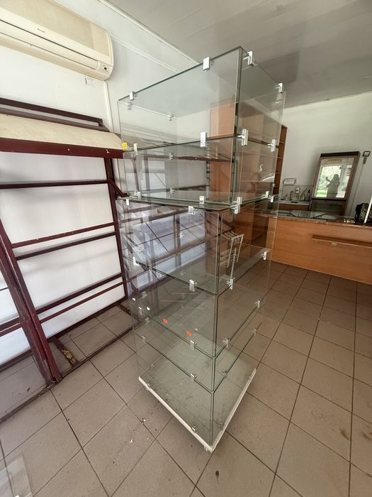 Witryna szklana wys. 1,8m
