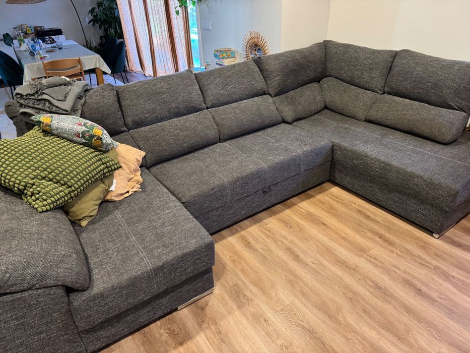 Sofá em U com puffs